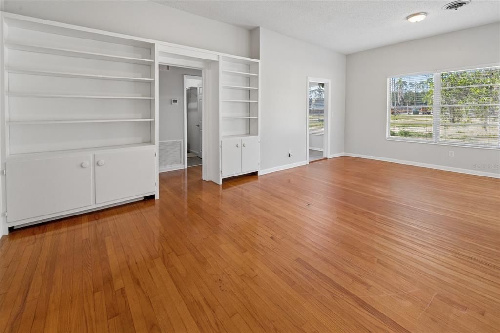 Active With Contract: $232,000 (2 beds, 2 baths, 1194 Square Feet)