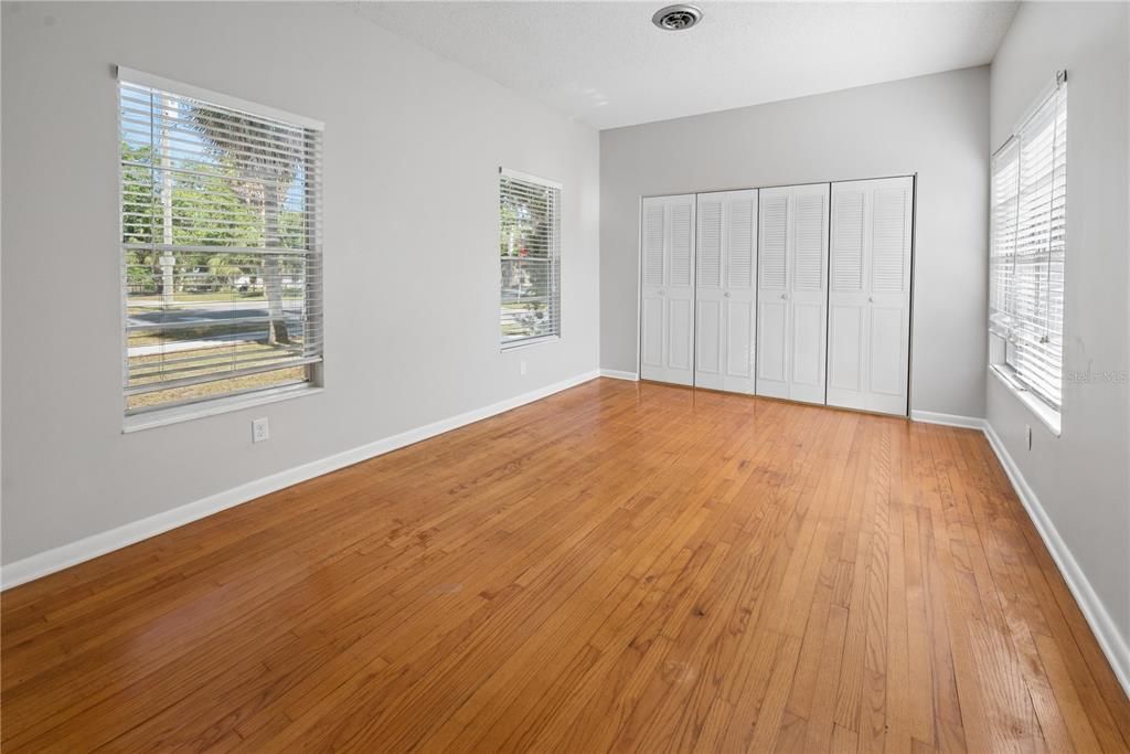 Active With Contract: $232,000 (2 beds, 2 baths, 1194 Square Feet)