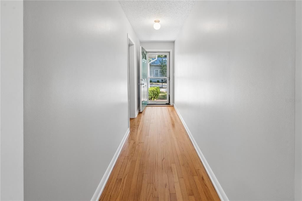 Active With Contract: $232,000 (2 beds, 2 baths, 1194 Square Feet)