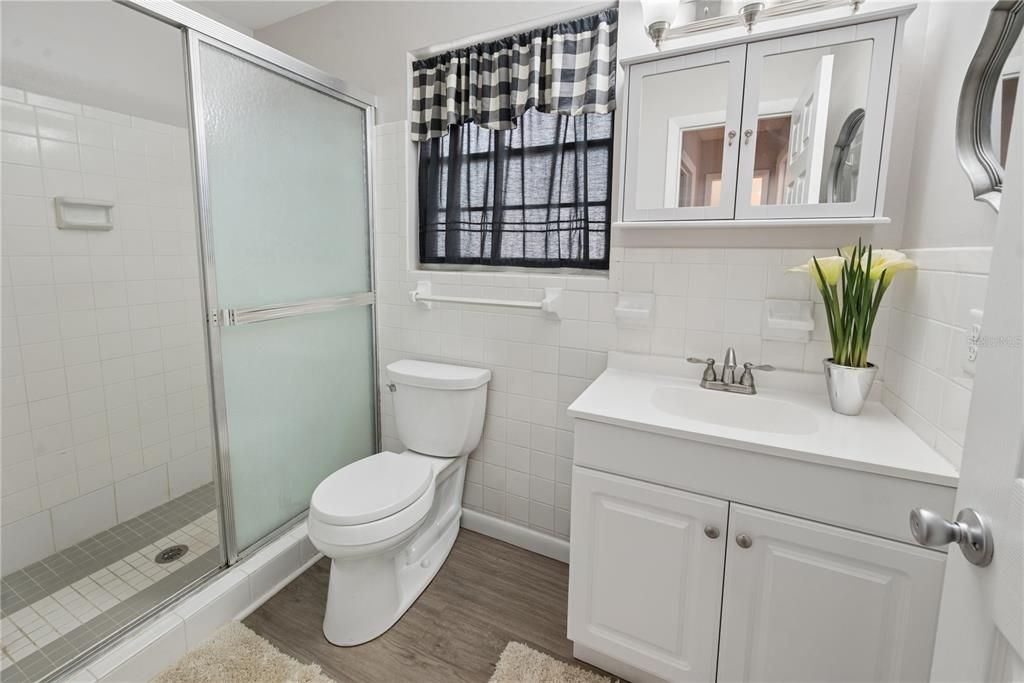 Active With Contract: $232,000 (2 beds, 2 baths, 1194 Square Feet)