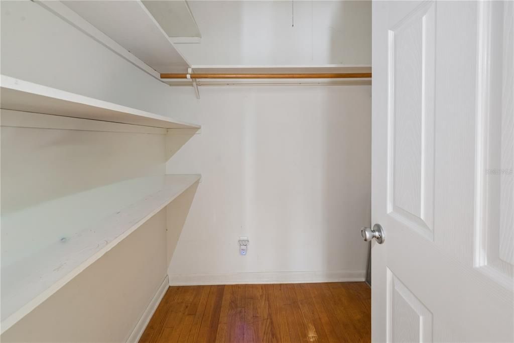 Active With Contract: $232,000 (2 beds, 2 baths, 1194 Square Feet)