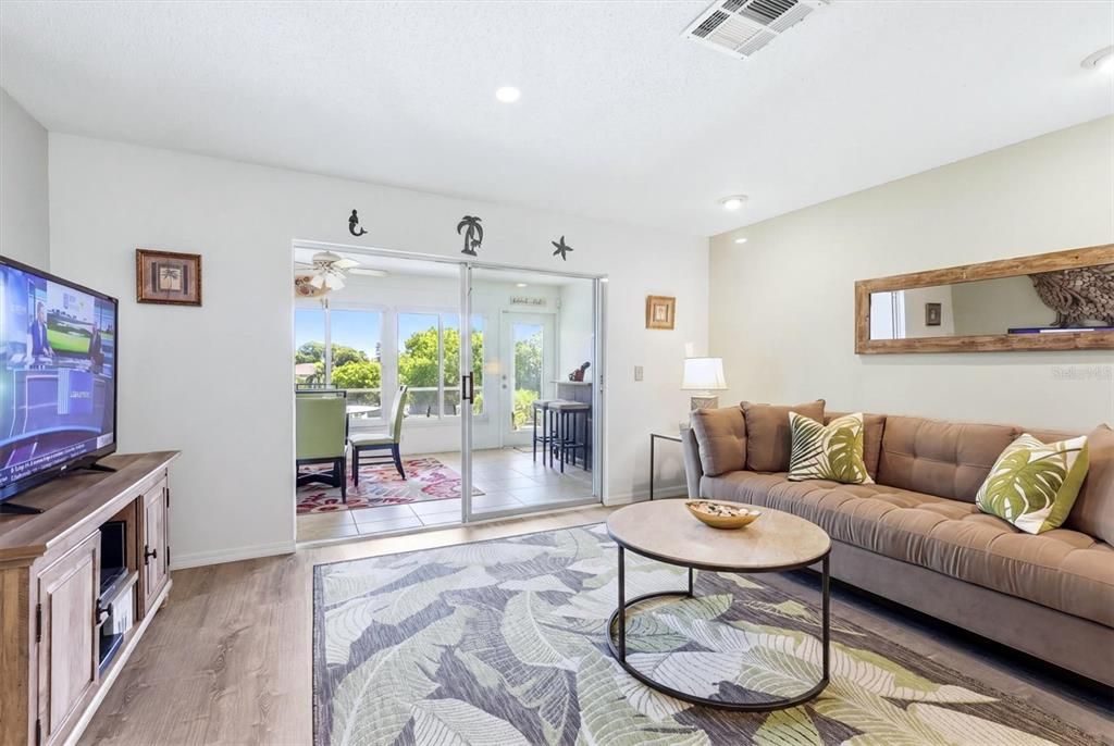 En Venta: $249,900 (2 camas, 2 baños, 1416 Pies cuadrados)