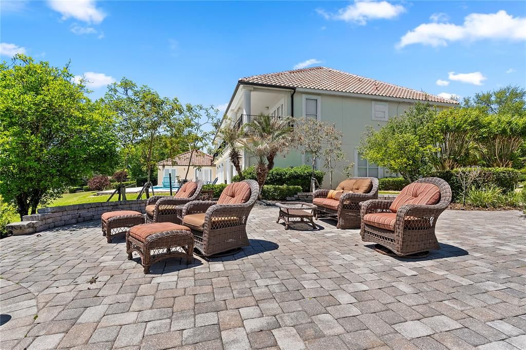 For Sale: $2,500,000 (6 beds, 4 baths, 4482 Square Feet)