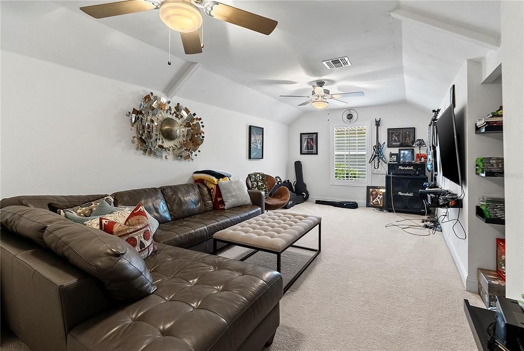 For Sale: $2,500,000 (6 beds, 4 baths, 4482 Square Feet)