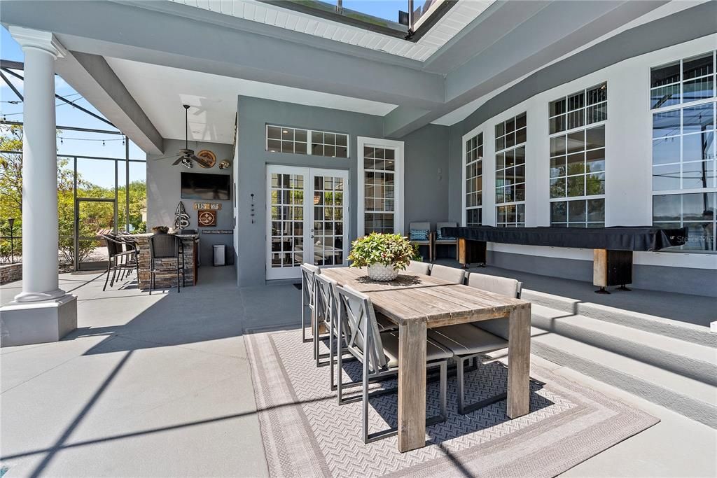 For Sale: $2,500,000 (6 beds, 4 baths, 4482 Square Feet)