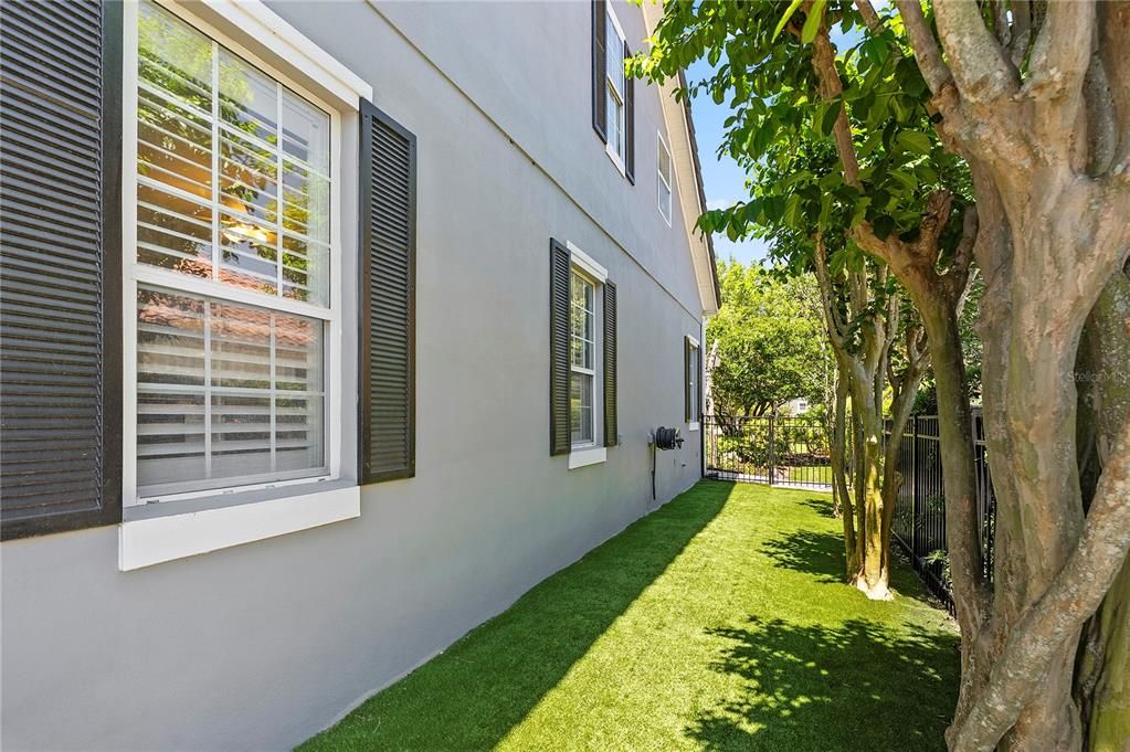 For Sale: $2,500,000 (6 beds, 4 baths, 4482 Square Feet)