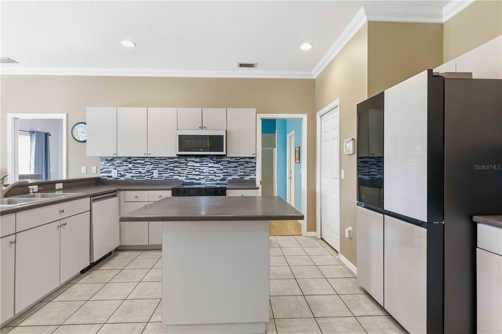 Active With Contract: $649,900 (4 beds, 3 baths, 2698 Square Feet)