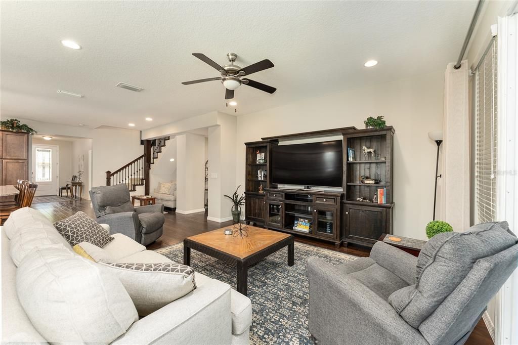 For Rent: $2,800 (3 beds, 3 baths, 2328 Square Feet)