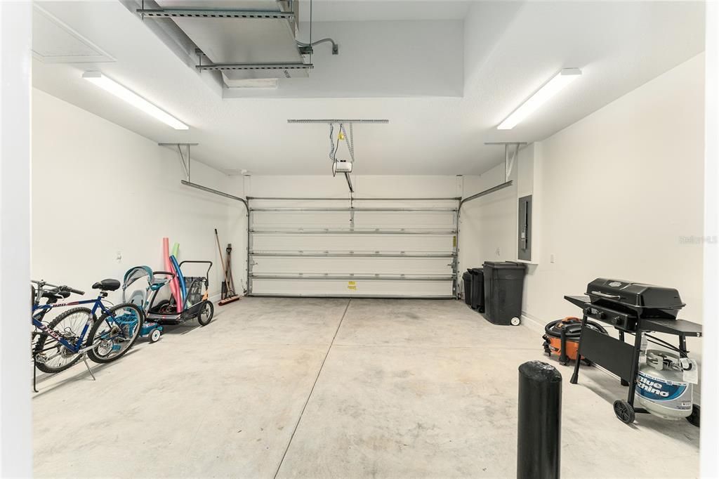 For Rent: $2,800 (3 beds, 3 baths, 2328 Square Feet)