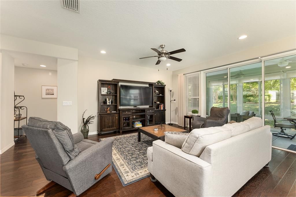 For Rent: $2,800 (3 beds, 3 baths, 2328 Square Feet)