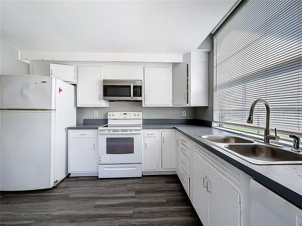 For Sale: $249,000 (3 beds, 2 baths, 1456 Square Feet)