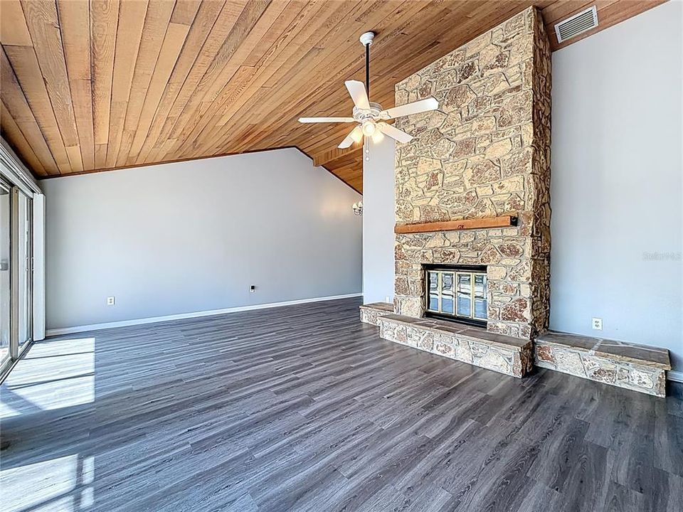 For Sale: $249,000 (3 beds, 2 baths, 1456 Square Feet)