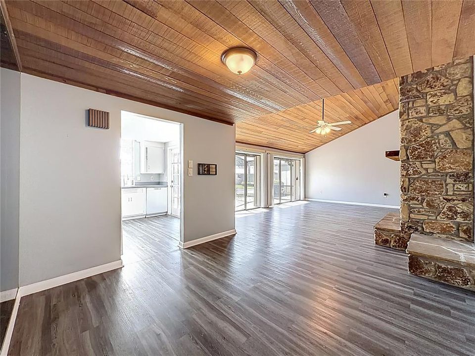 For Sale: $249,000 (3 beds, 2 baths, 1456 Square Feet)