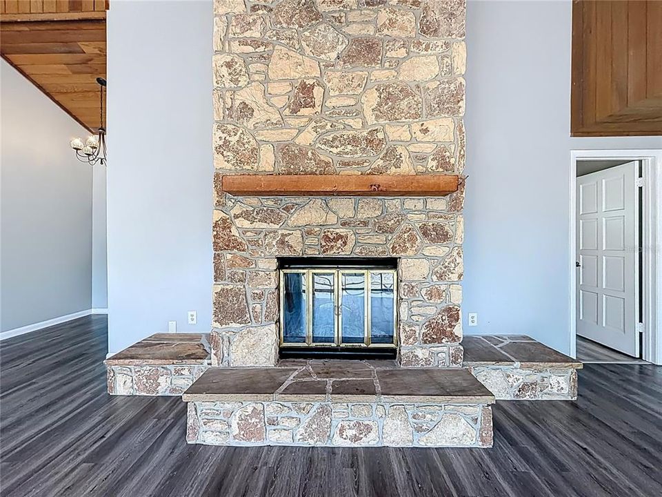 For Sale: $249,000 (3 beds, 2 baths, 1456 Square Feet)