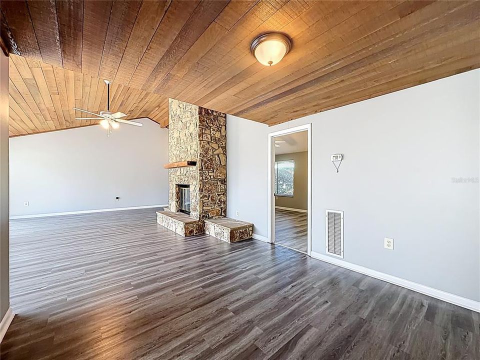For Sale: $249,000 (3 beds, 2 baths, 1456 Square Feet)