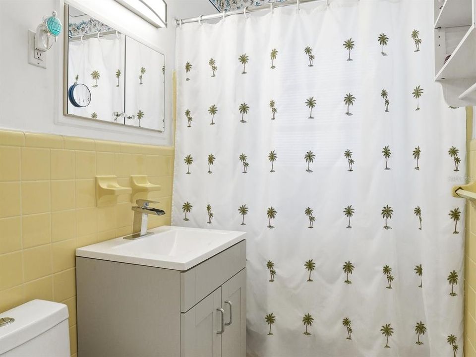 Под контрактом: $199,900 (2 спален, 2 ванн, 1065 Квадратных фут)