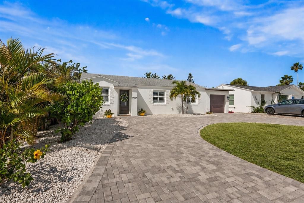For Sale: $795,000 (3 beds, 2 baths, 1484 Square Feet)