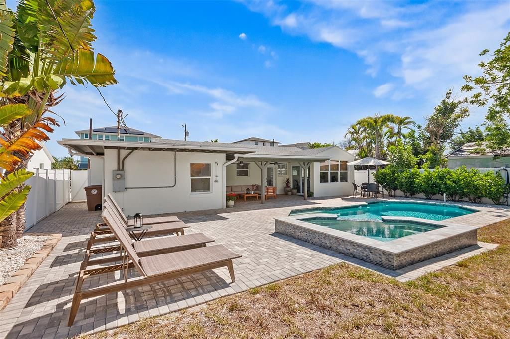 For Sale: $795,000 (3 beds, 2 baths, 1484 Square Feet)