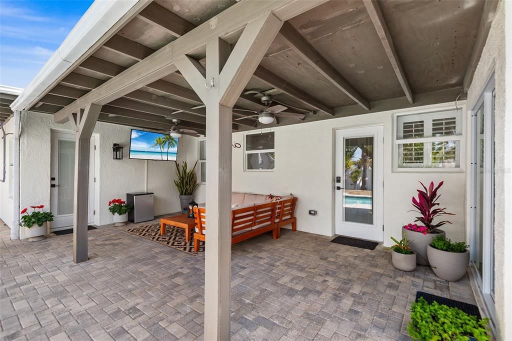 For Sale: $795,000 (3 beds, 2 baths, 1484 Square Feet)
