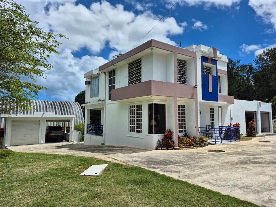 En Venta: $795,000 (4 camas, 3 baños, 4240 Pies cuadrados)