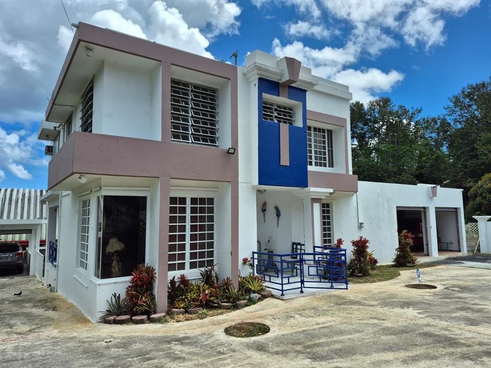 En Venta: $795,000 (4 camas, 3 baños, 4240 Pies cuadrados)