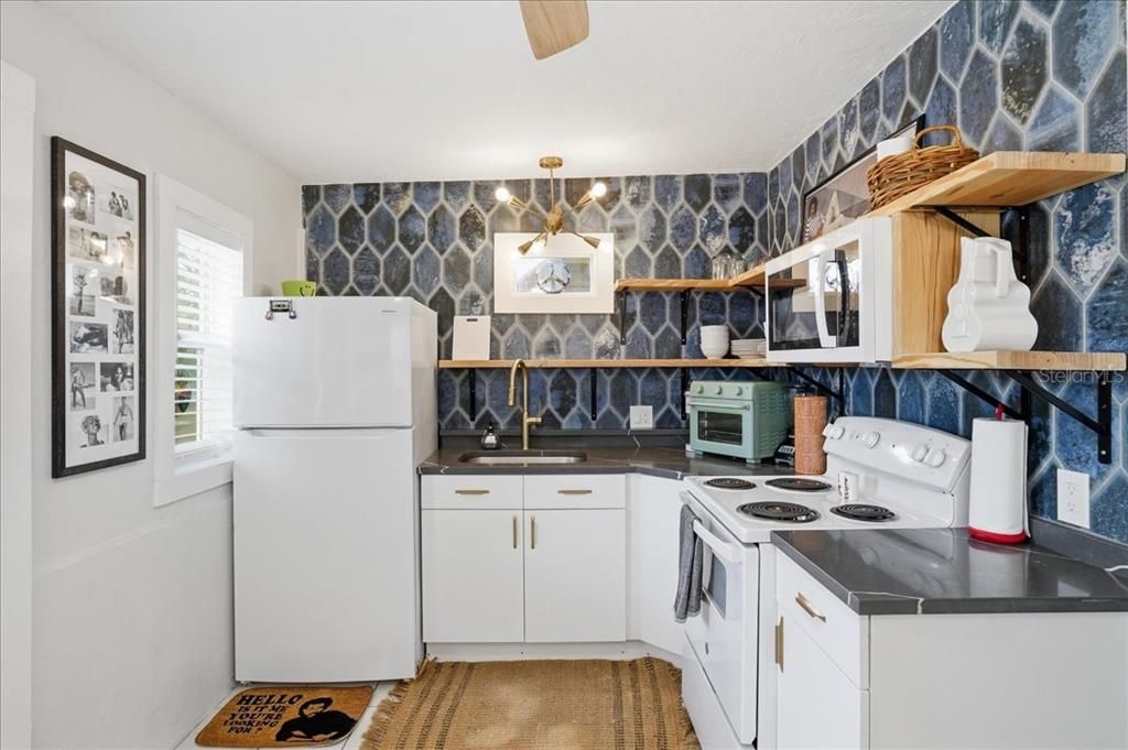 For Sale: $1,200,000 (6 beds, 0 baths, 2298 Square Feet)