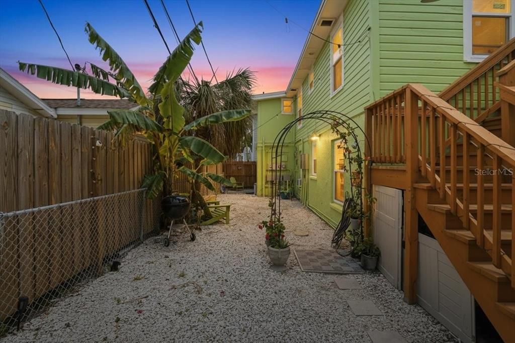For Sale: $1,200,000 (6 beds, 0 baths, 2298 Square Feet)