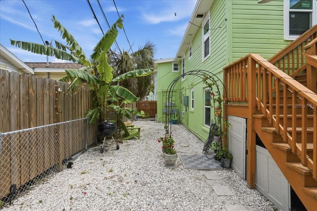 For Sale: $1,200,000 (6 beds, 0 baths, 2298 Square Feet)