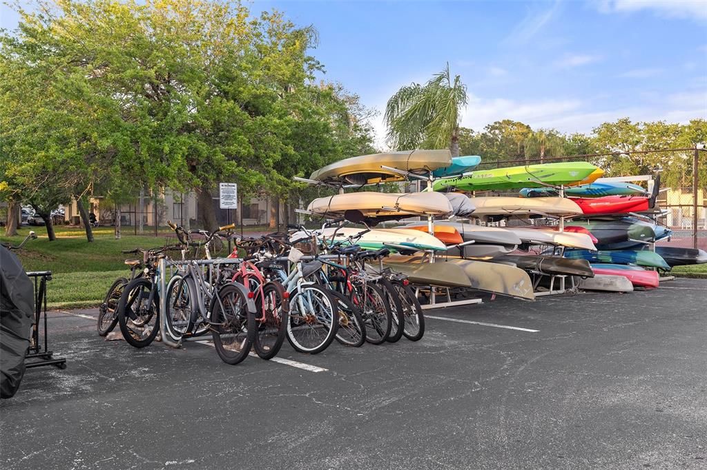 For Sale: $207,000 (2 beds, 1 baths, 888 Square Feet)