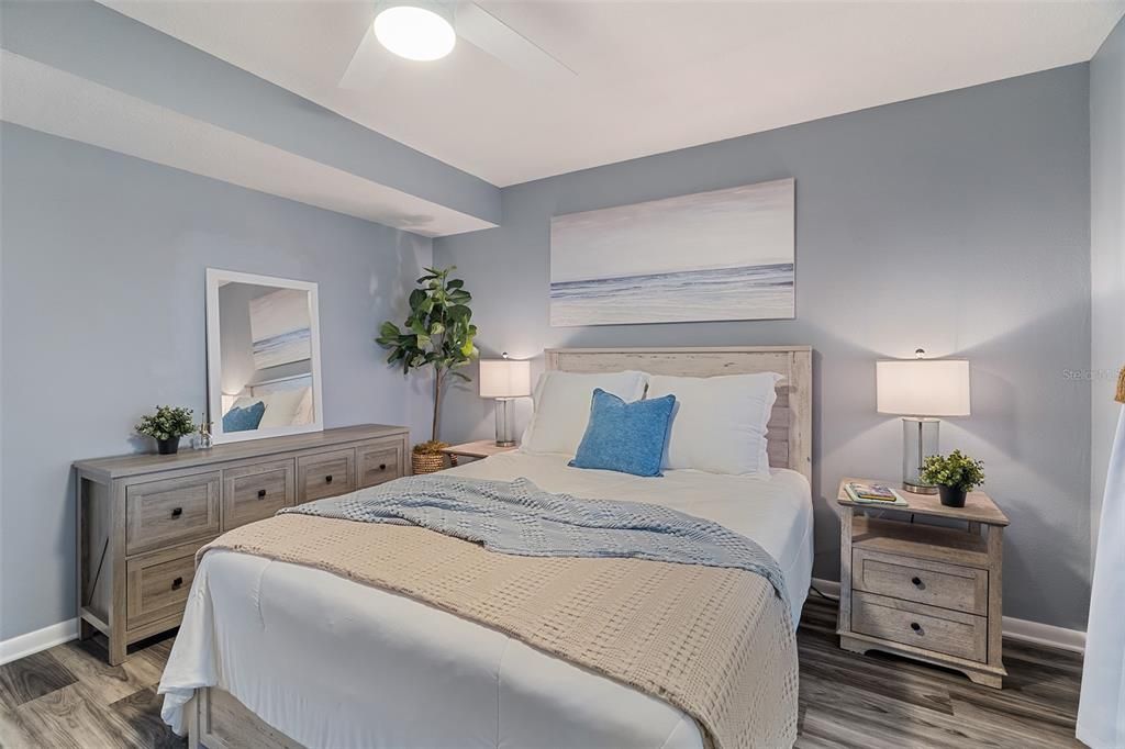 For Sale: $207,000 (2 beds, 1 baths, 888 Square Feet)
