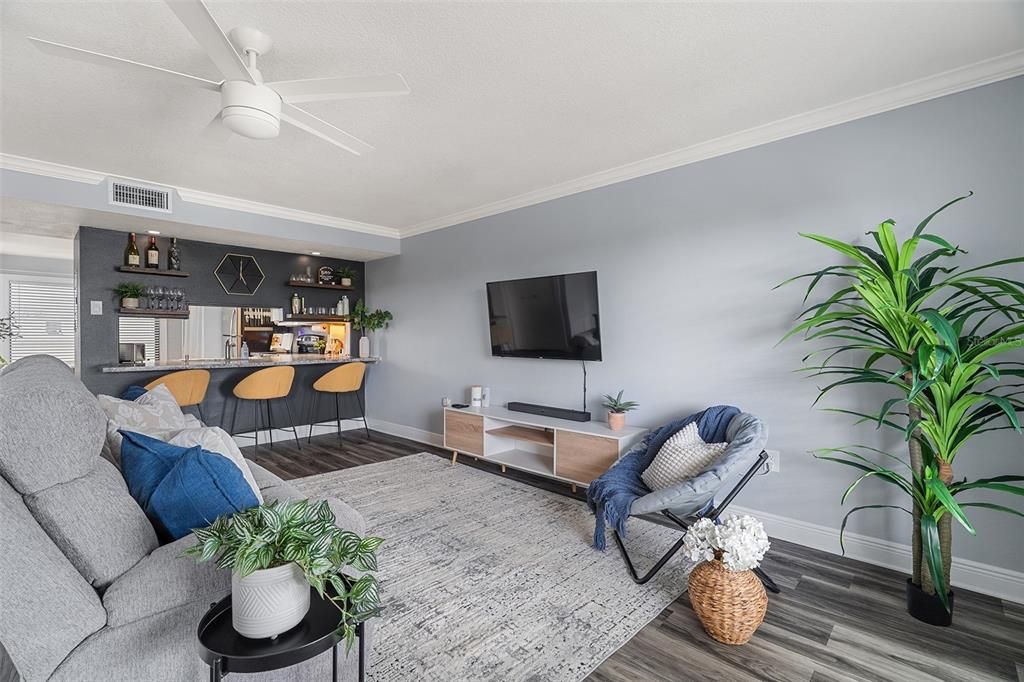 For Sale: $207,000 (2 beds, 1 baths, 888 Square Feet)