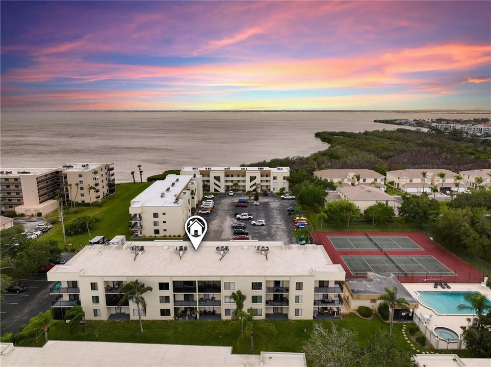 For Sale: $207,000 (2 beds, 1 baths, 888 Square Feet)