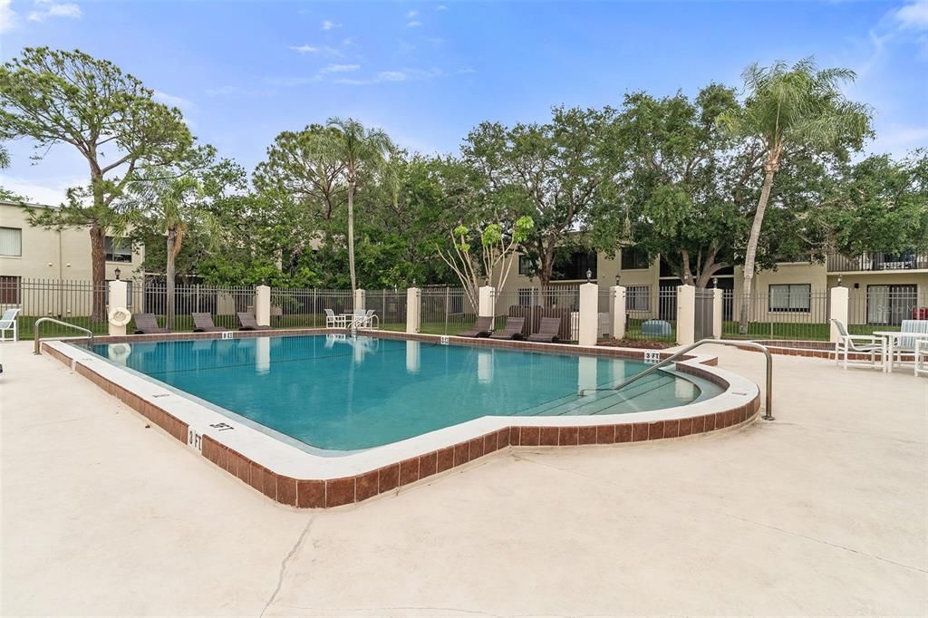 For Sale: $207,000 (2 beds, 1 baths, 888 Square Feet)
