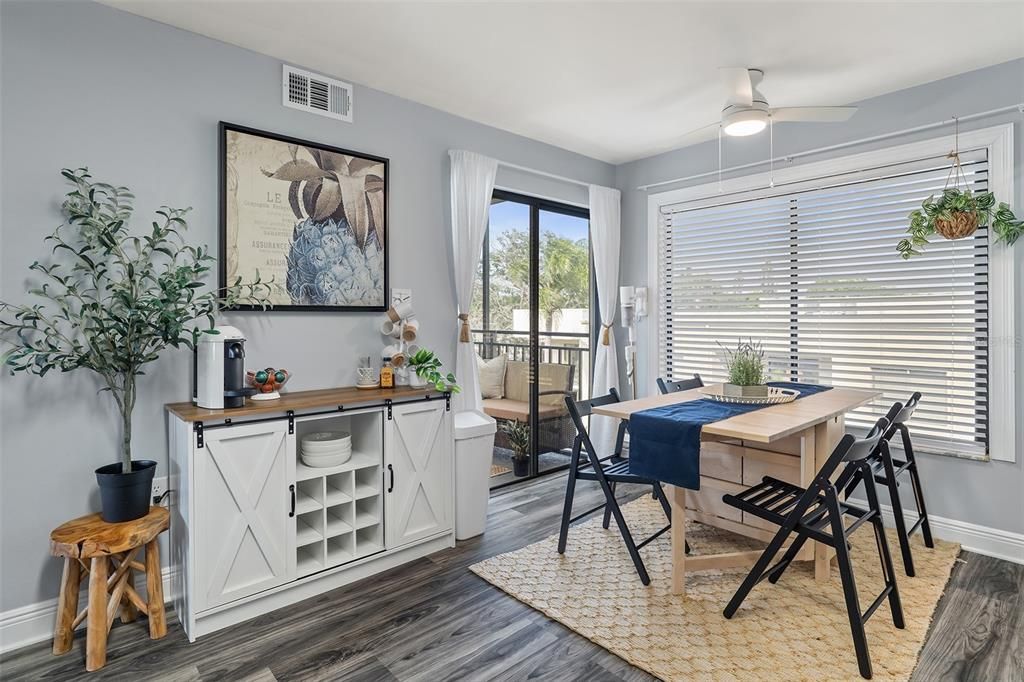 For Sale: $207,000 (2 beds, 1 baths, 888 Square Feet)
