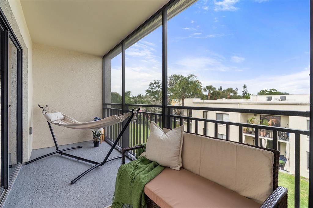 For Sale: $207,000 (2 beds, 1 baths, 888 Square Feet)