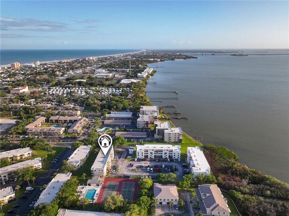 For Sale: $207,000 (2 beds, 1 baths, 888 Square Feet)