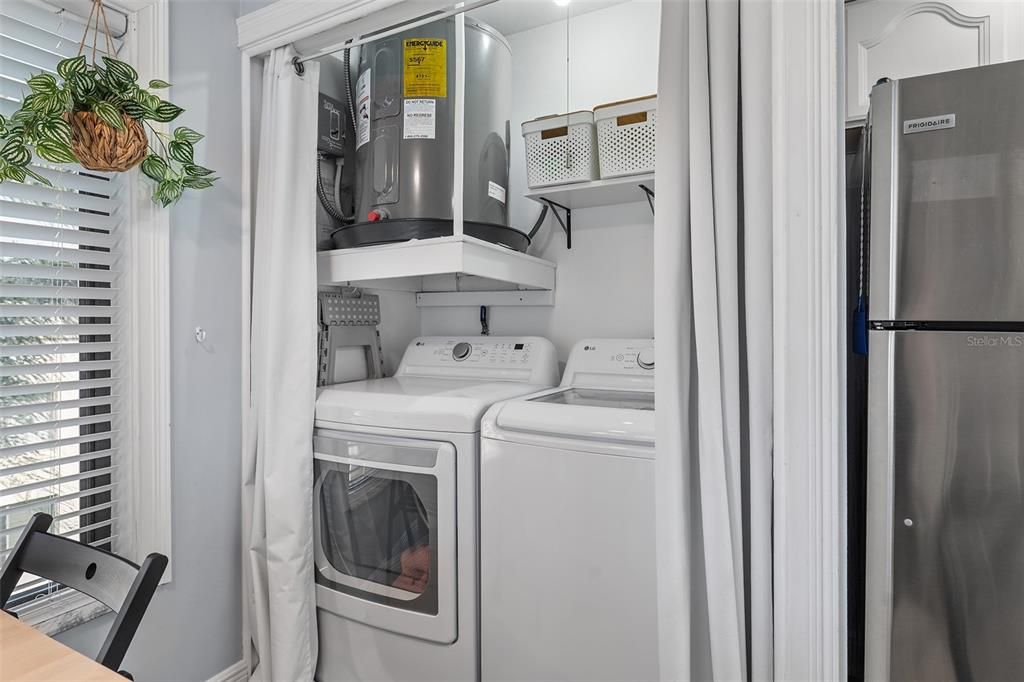 For Sale: $207,000 (2 beds, 1 baths, 888 Square Feet)