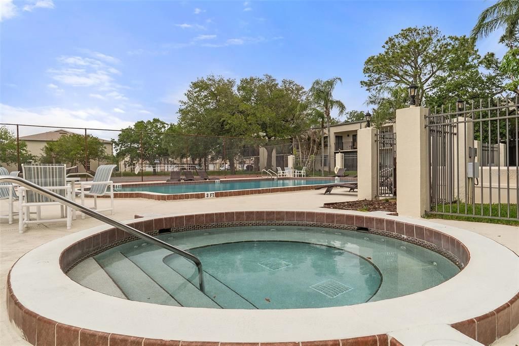 For Sale: $207,000 (2 beds, 1 baths, 888 Square Feet)