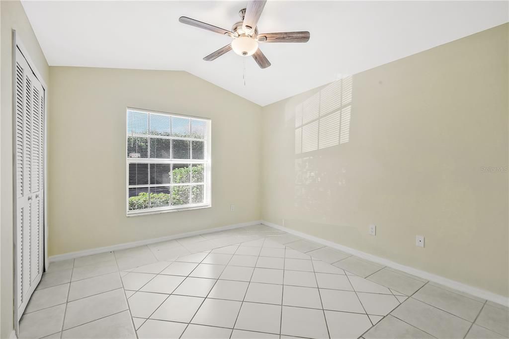 For Sale: $185,000 (2 beds, 2 baths, 991 Square Feet)