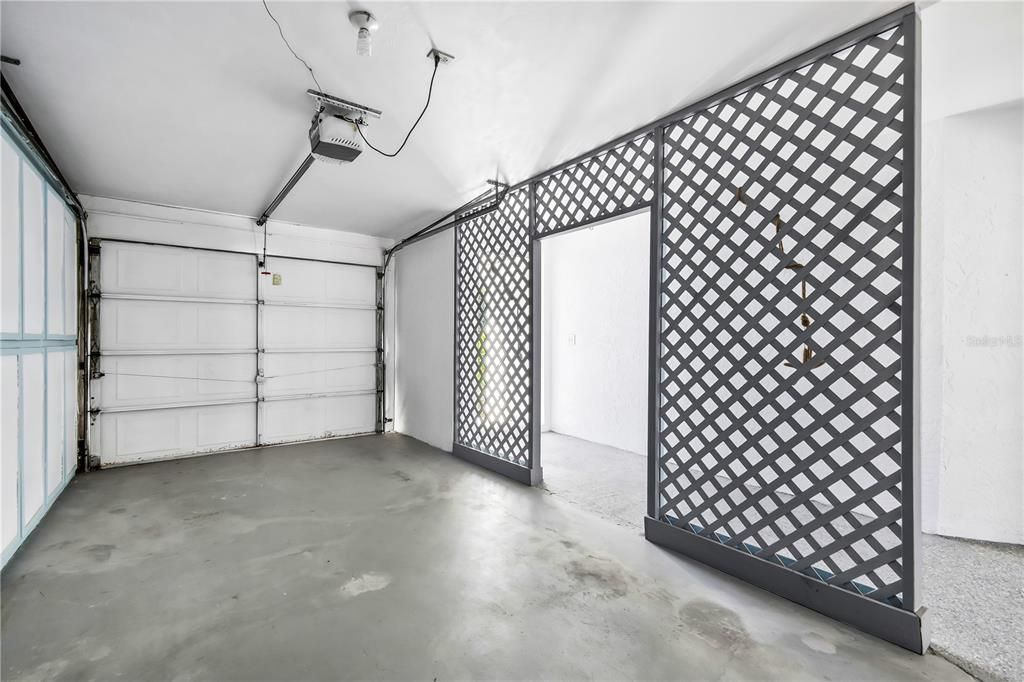 For Sale: $185,000 (2 beds, 2 baths, 991 Square Feet)