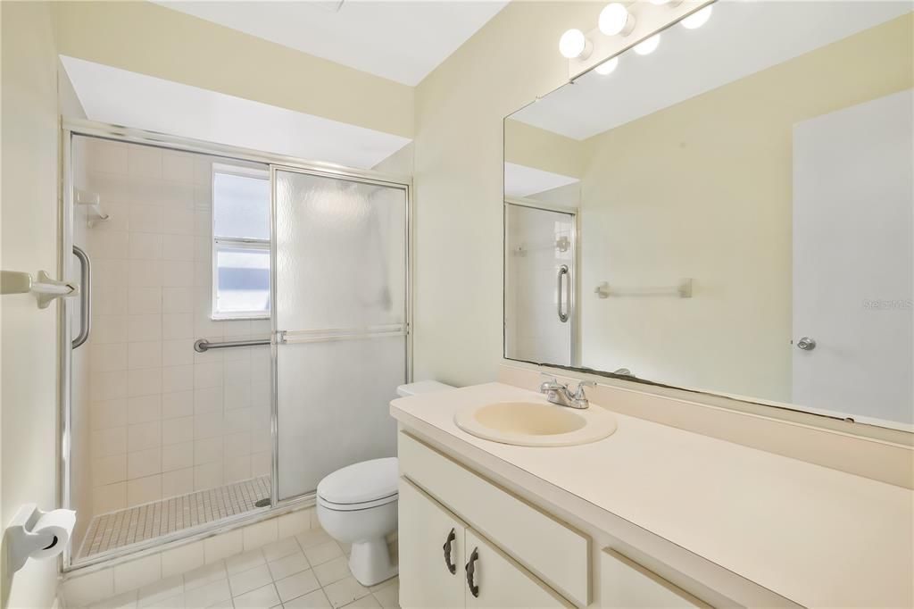 For Sale: $185,000 (2 beds, 2 baths, 991 Square Feet)