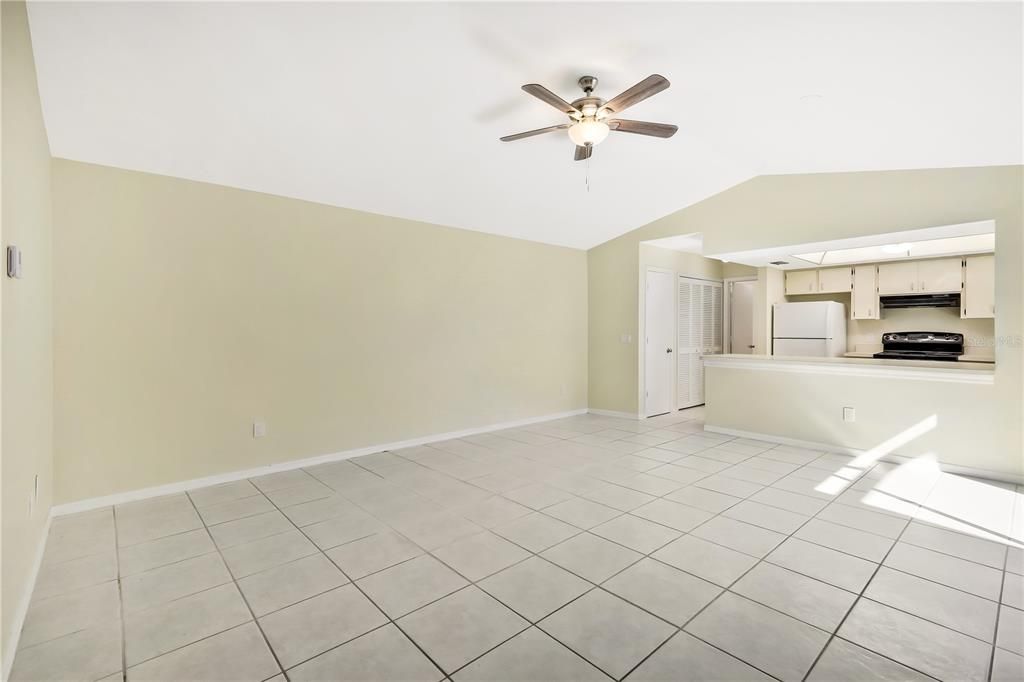 For Sale: $185,000 (2 beds, 2 baths, 991 Square Feet)