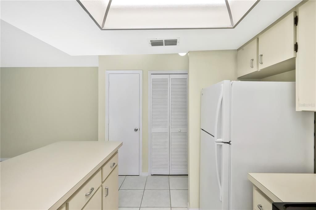 For Sale: $185,000 (2 beds, 2 baths, 991 Square Feet)