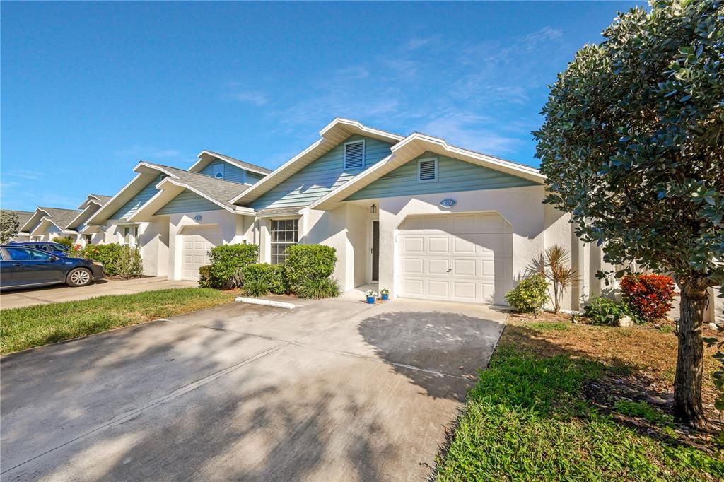 For Sale: $185,000 (2 beds, 2 baths, 991 Square Feet)