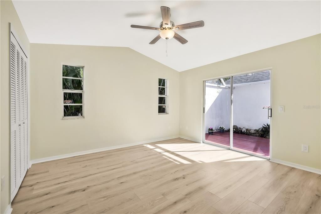 For Sale: $185,000 (2 beds, 2 baths, 991 Square Feet)