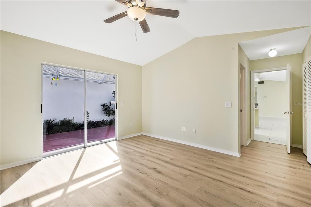 For Sale: $185,000 (2 beds, 2 baths, 991 Square Feet)