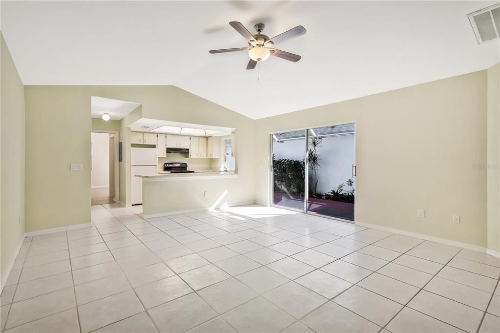 For Sale: $185,000 (2 beds, 2 baths, 991 Square Feet)