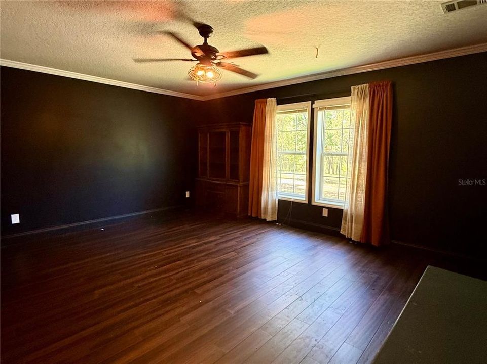 En Venta: $399,900 (4 camas, 2 baños, 2326 Pies cuadrados)