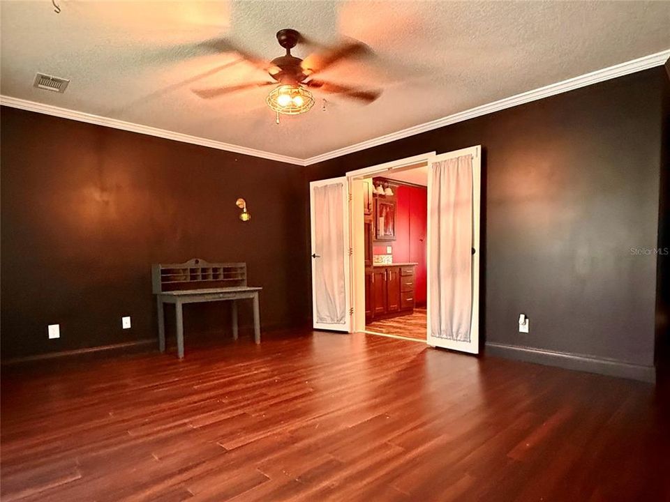 En Venta: $399,900 (4 camas, 2 baños, 2326 Pies cuadrados)