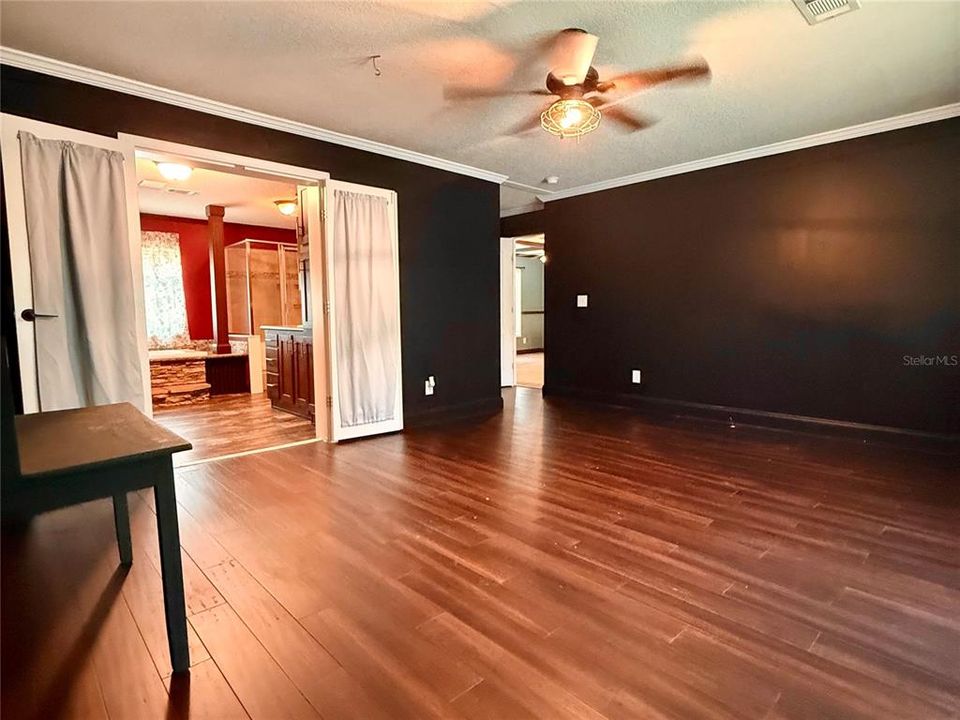 En Venta: $399,900 (4 camas, 2 baños, 2326 Pies cuadrados)
